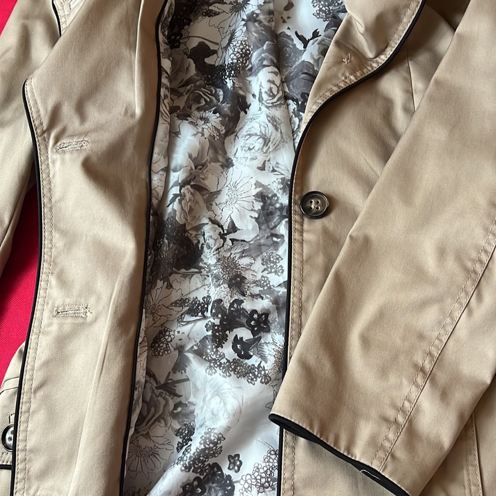 Trench coat, Top coat, duster 🧥, H&M size 8 ( fits like 4-6), beige lined coat - Picture 6 of 11